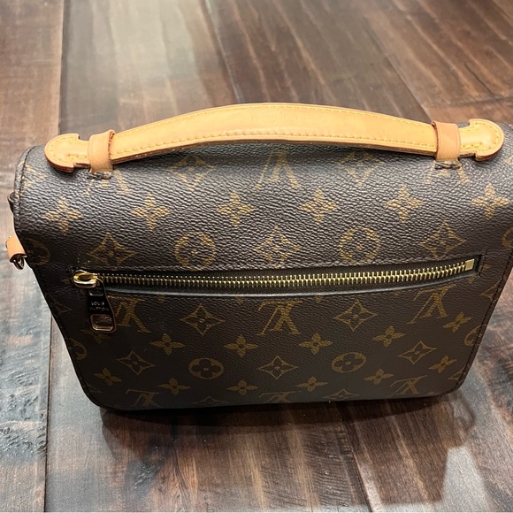 Louis Vuitton Pochette Métis Cross Body - Picture 9 of 9
